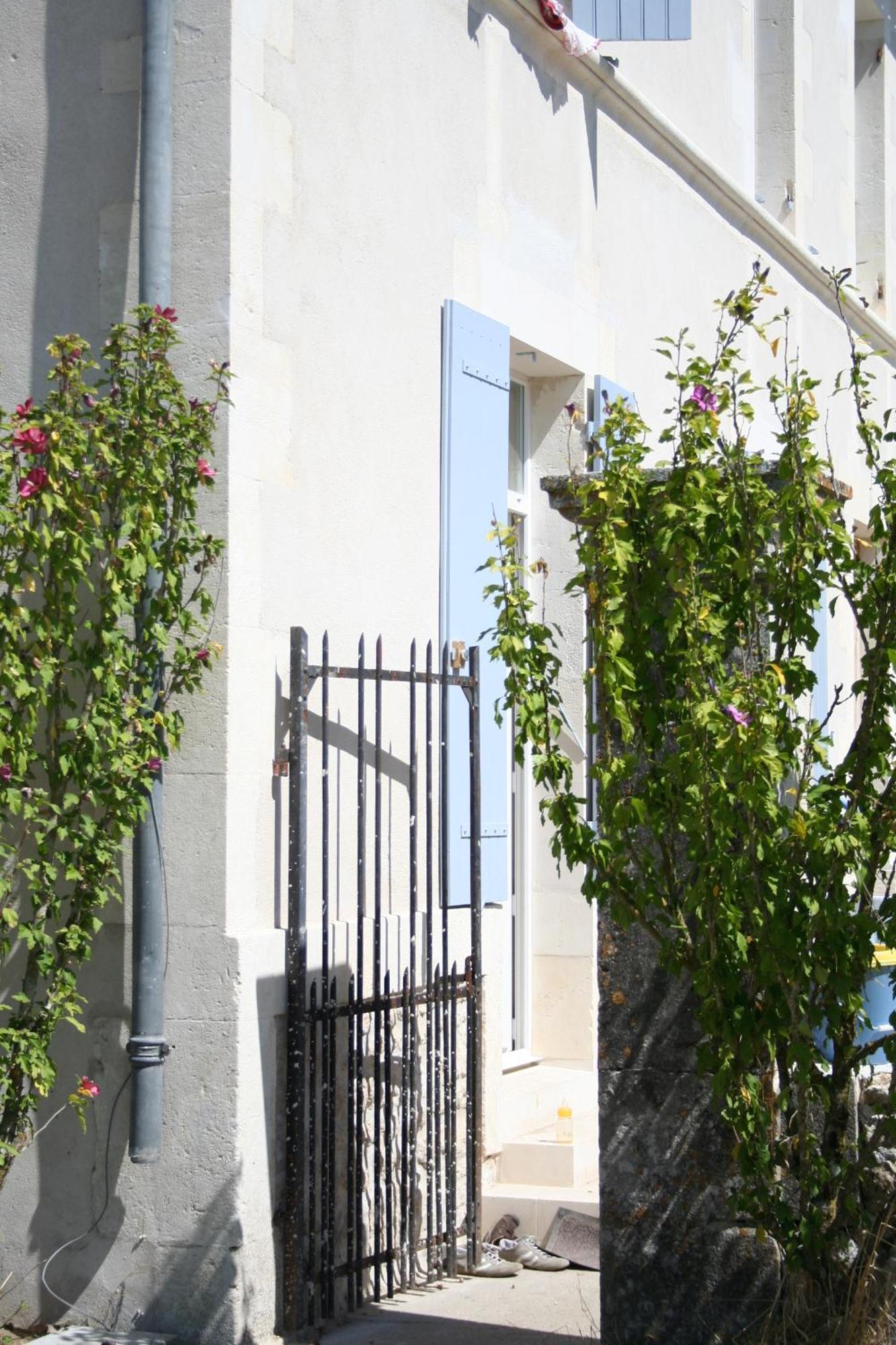 Le Domaine Des Aguins Guest House Saujon Exterior foto