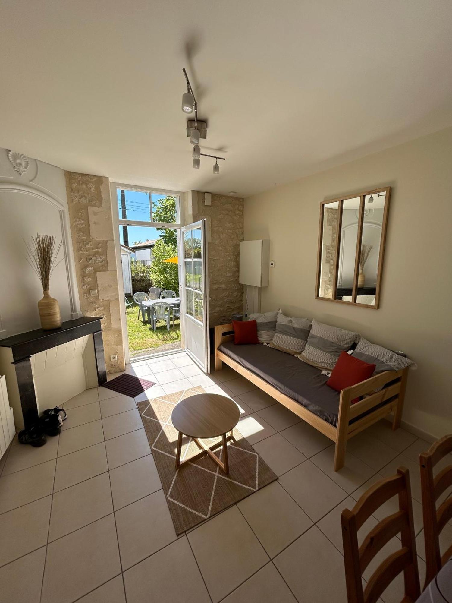 Le Domaine Des Aguins Guest House Saujon Exterior foto