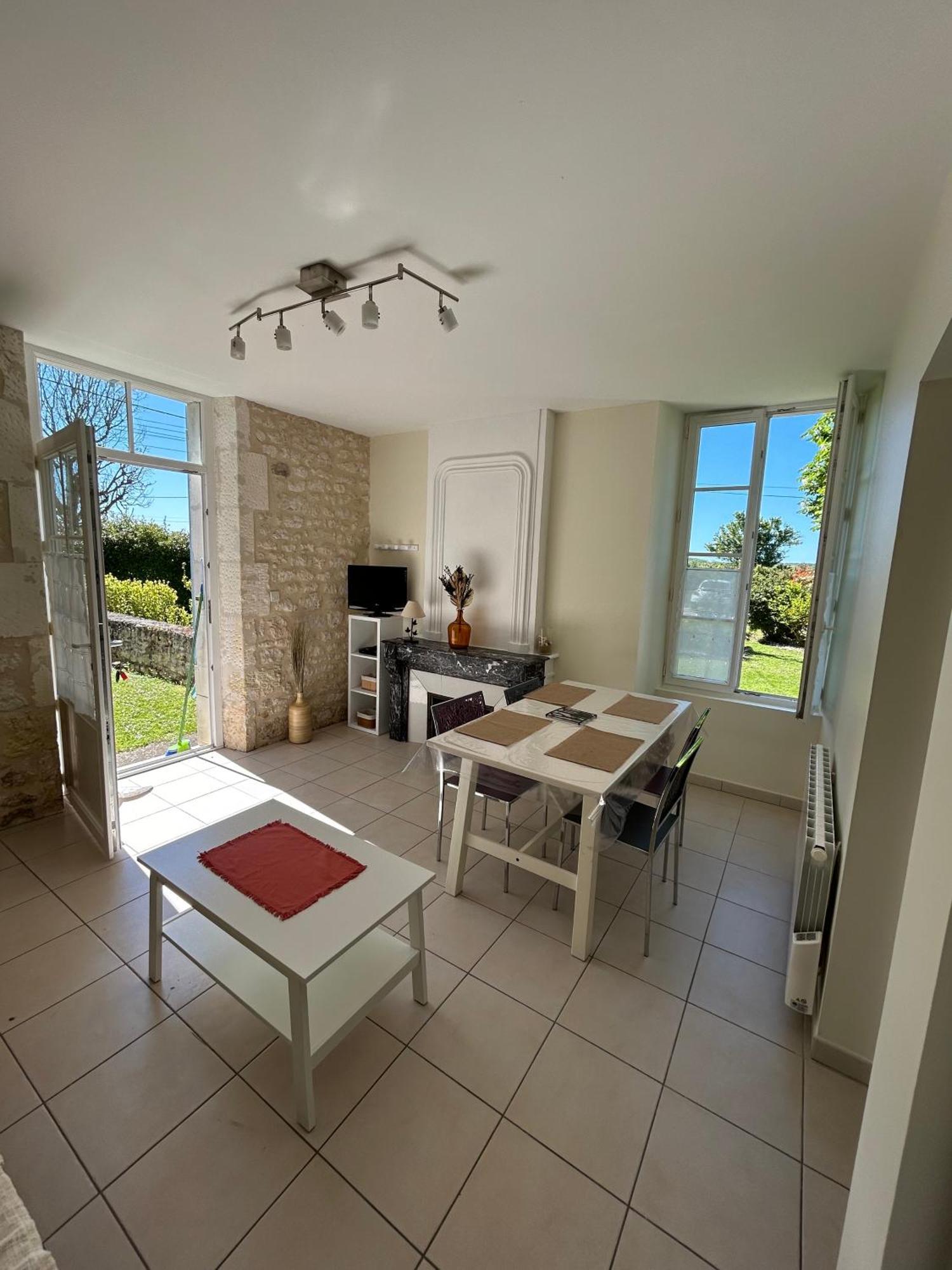 Le Domaine Des Aguins Guest House Saujon Exterior foto