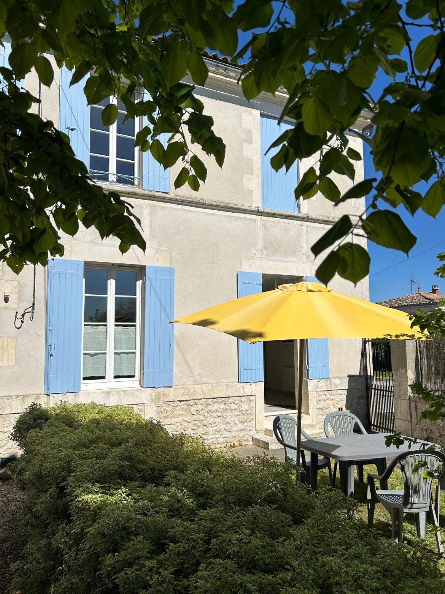 Le Domaine Des Aguins Guest House Saujon Exterior foto